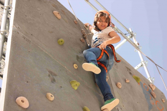  climbing wall dams 