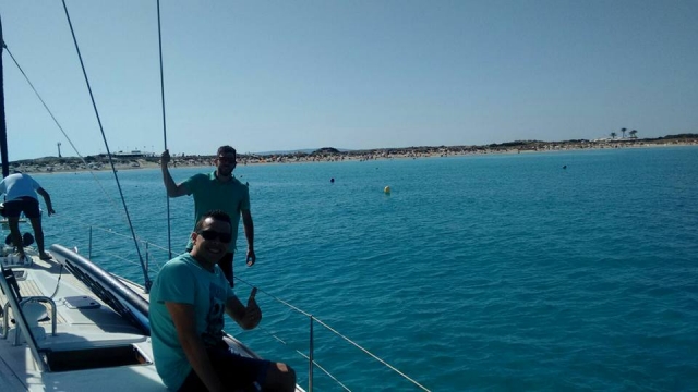  船甲板上的朋友 