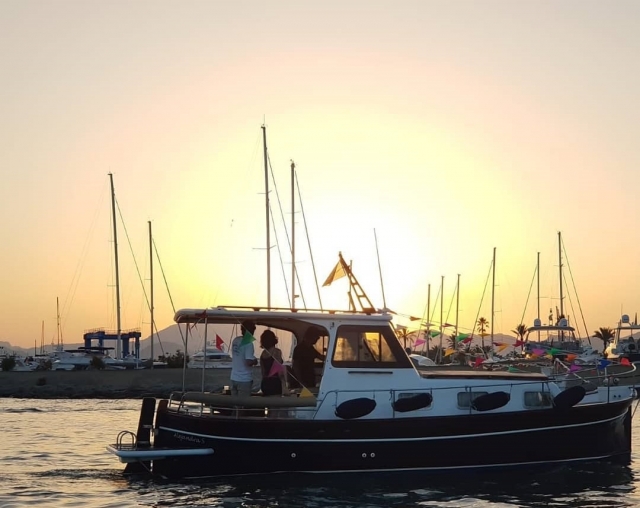 Navegando al atardecer