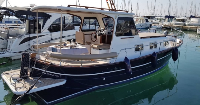 Barco antes de partir del puerto