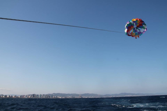  Parasailing 
