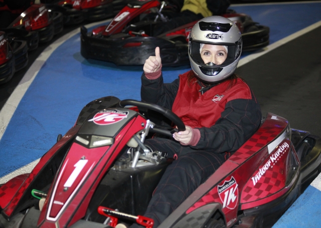 Preparada para conducir en el circuito