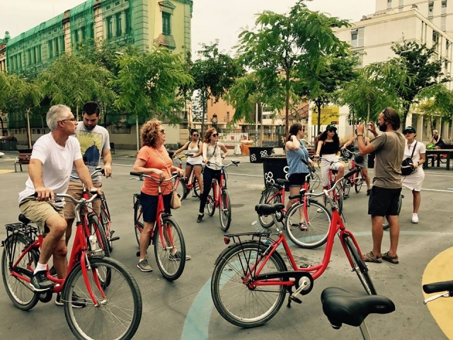 e-19666962-hacer-ruta-en-bici-con-guia-por-barcelona15242172775848.jpg