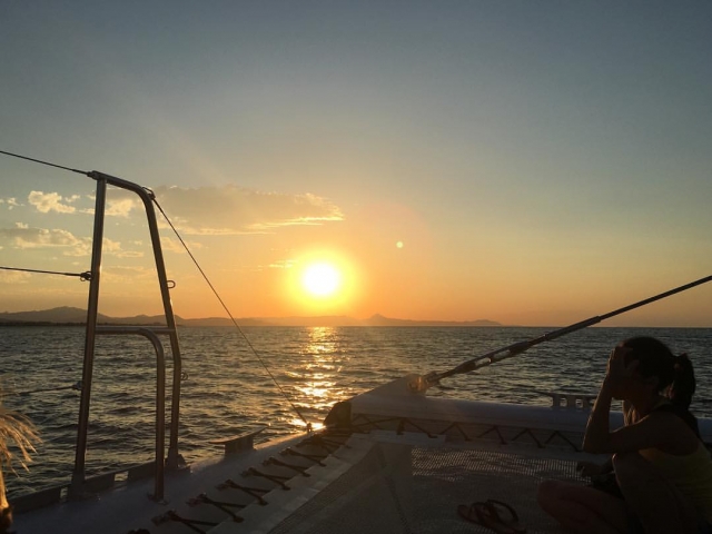 e-19667002-atardecer-en-el-barco-en-la-costa-blanca15242257774116.jpg