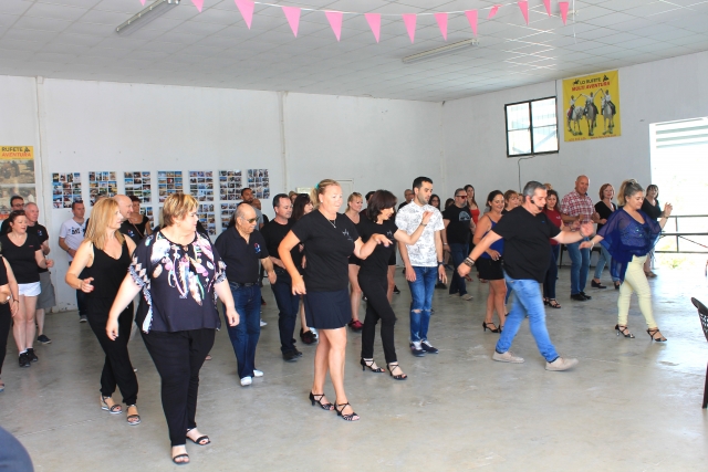  Group dancing 