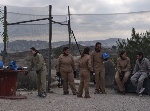  Giocatori di paintball che riposano 