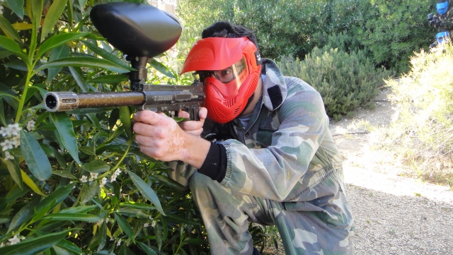 Apuntando apoyado en la mascara