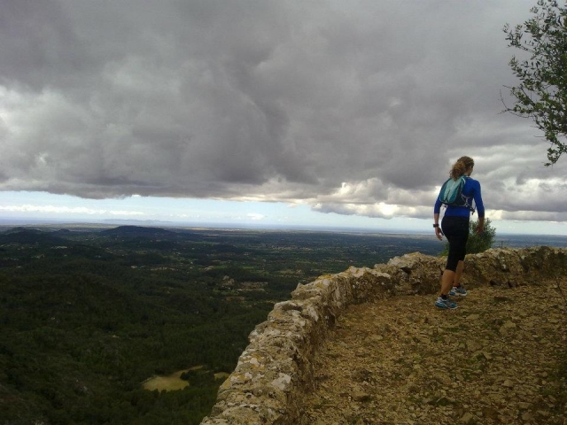 A pie hasta zonas altas