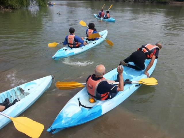  Impulsionando os barcos em direção à água 