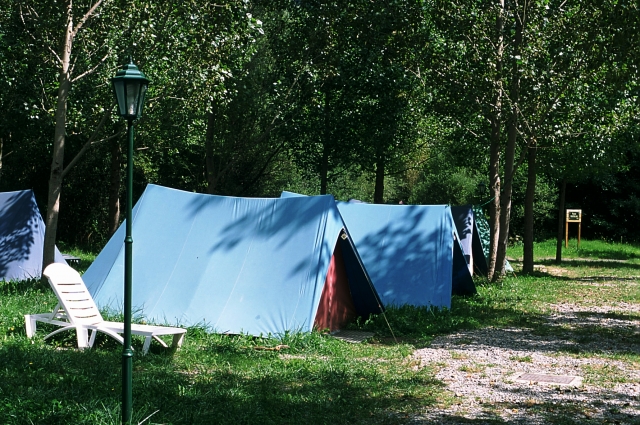 Tiendas de acampada en el Pirineo