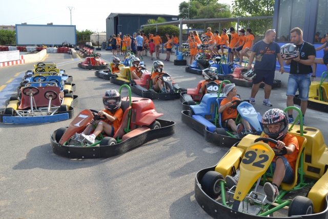 e-19675920-pilotando-los-karts14955487828601.jpg