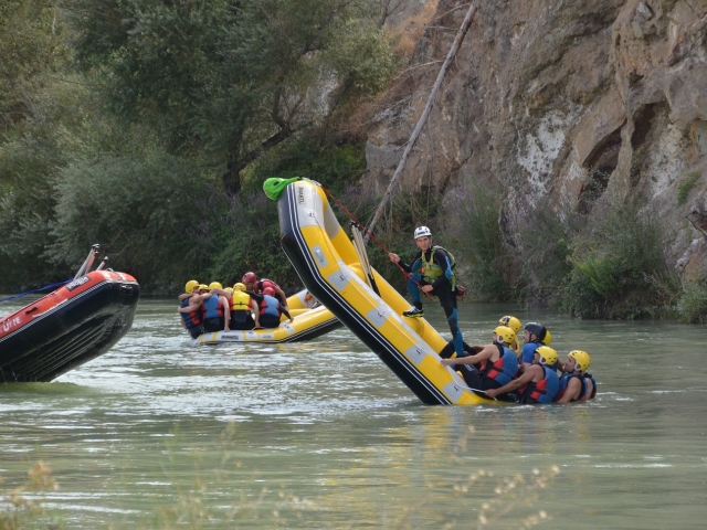  Tomber à l'eau avec le radeau 