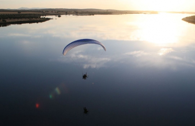  Sur les eaux du réservoir Vicario. 
