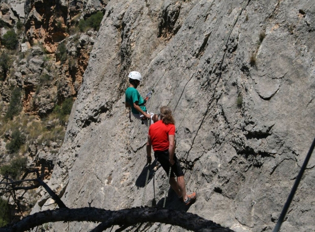 Aprendendo escalada com o instrutor 