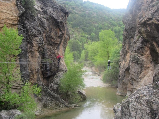 por los puentes
