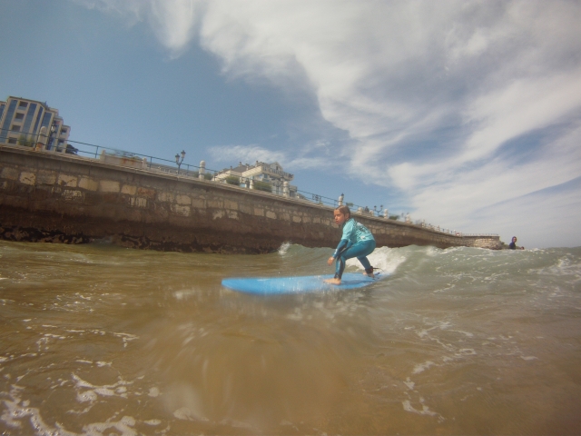  Sali su una tavola e prendi le onde! 