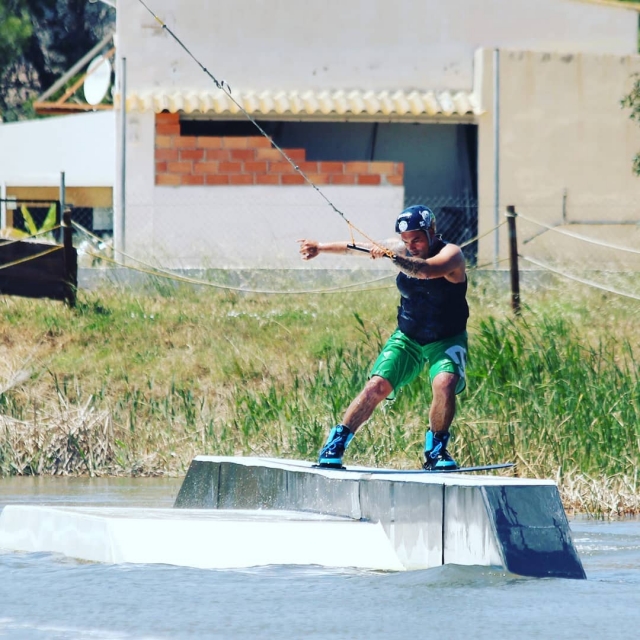Partiendo con el wakeboard