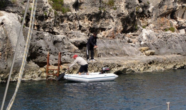 Preparándose para una jornada de pesca