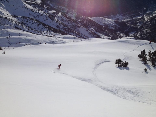  Descida com snowboard 