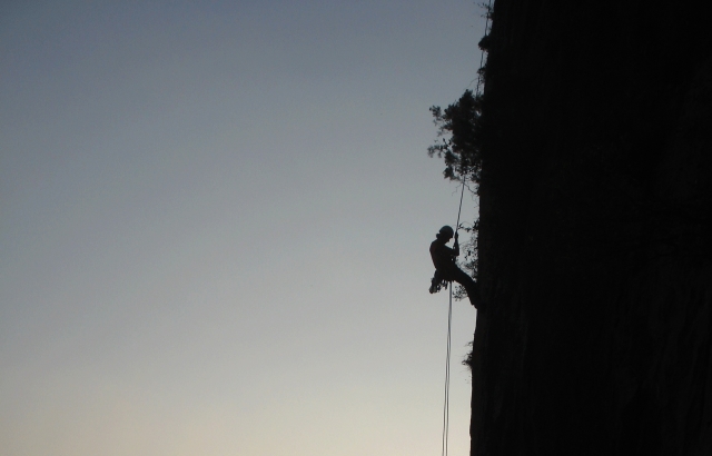 Practicar rappel en Cantabria
