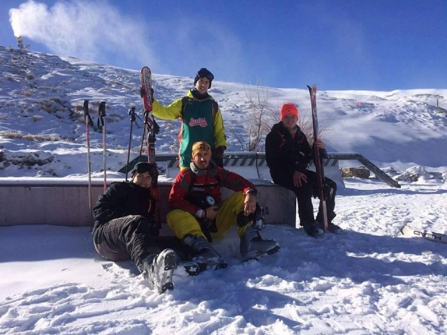  doing ski 