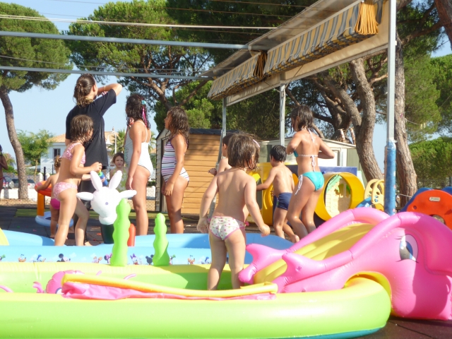 Jugando entre los hinchables