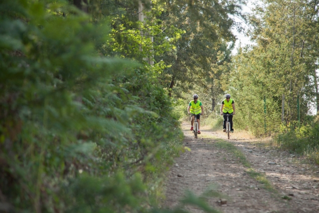 Yendo a visitar los dólmenes de la raya en bici