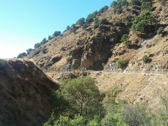  山间小路 