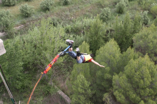  Bungee Jumping de 50 metros de altura 