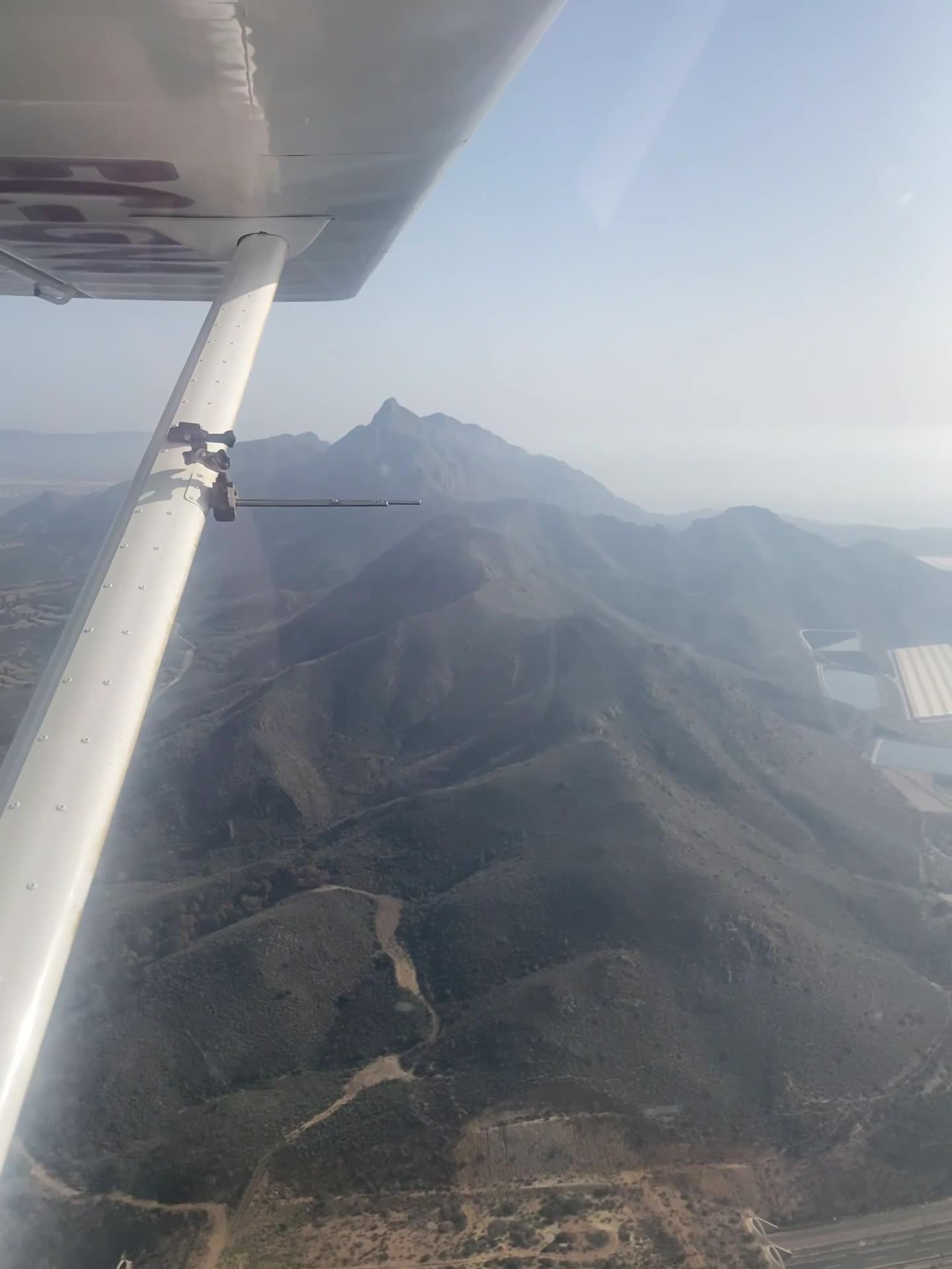 res_o-63684-vuelo-en-avioneta_de_alexandra-galindo-contras_17340422099081.mp4 res_o-63684-vuelo-en-avioneta_de_alexandra-galindo-contras_17340422099081.mp4