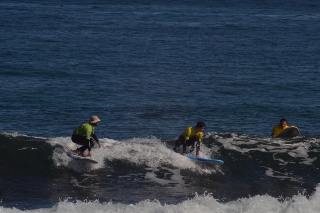 Clases de surf para niños y adultos