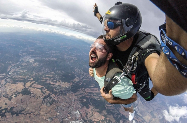 Momento de maxima adrenalina en el paracaidas