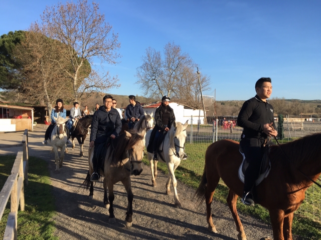  Uscita dalla fattoria a cavallo 