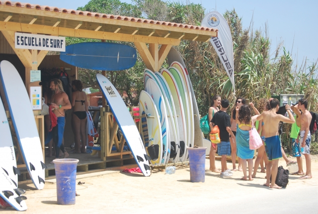 Acceso a la escuela de surf