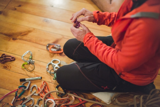 Con el material de escalada antes de la clase