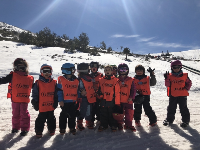 Clase infantil de esquí