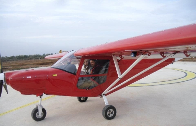 e-19689726-piloto-y-pasajero-en-la-aeronave-para-volar1571913551502.jpg