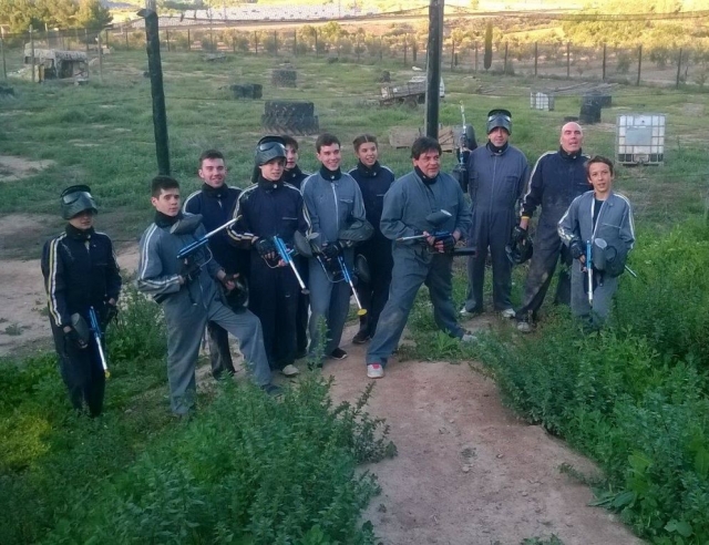 Delante del campo de paintball