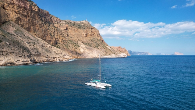 Paseo en barco por los acantilados de Málaga