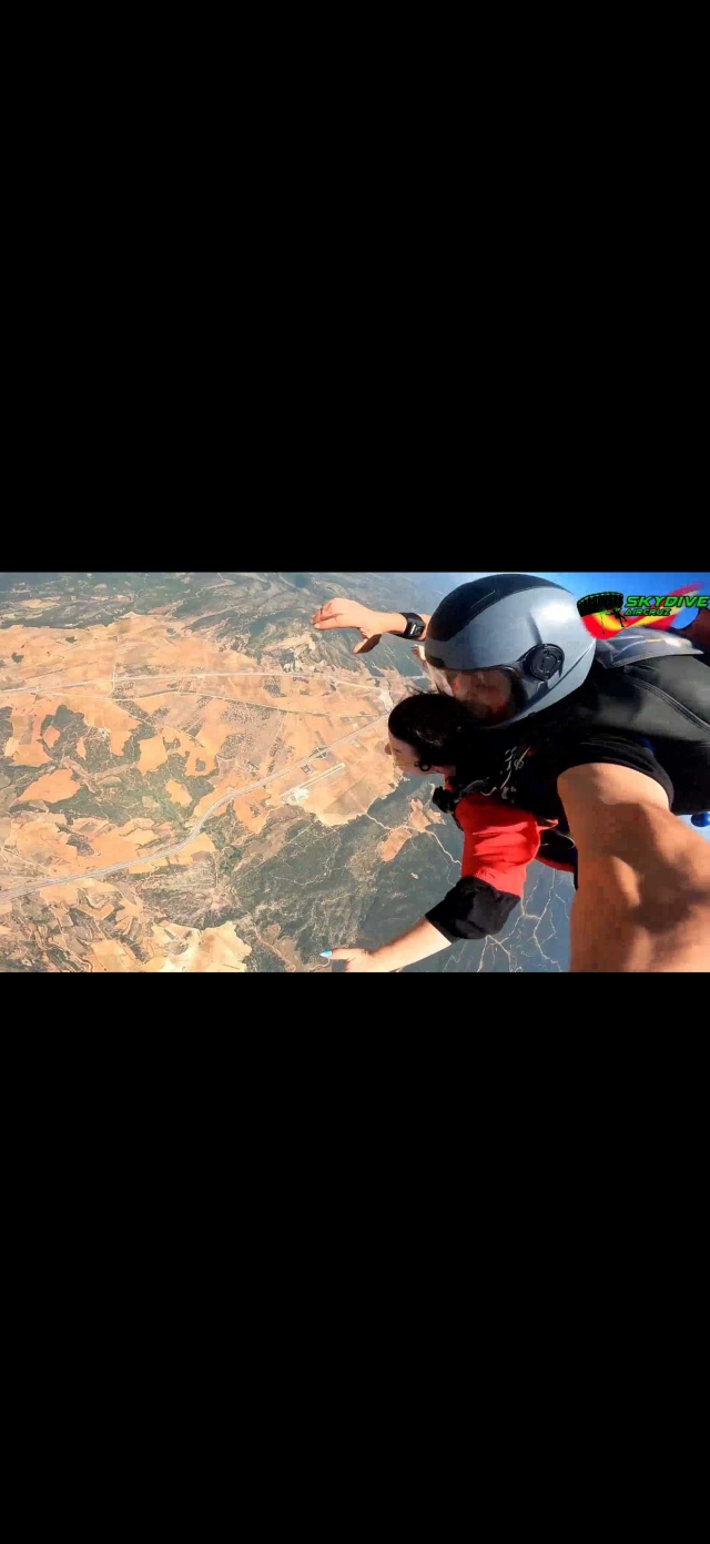 Opinione di Ana Part su Lancio con paracadute 4200m + video esterno Requena