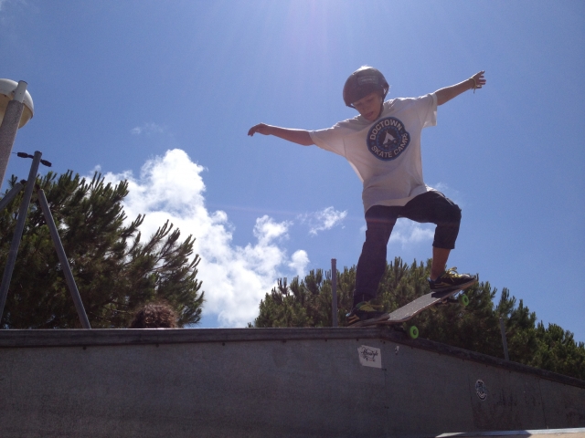 Camper practicando los trucos aprendidos