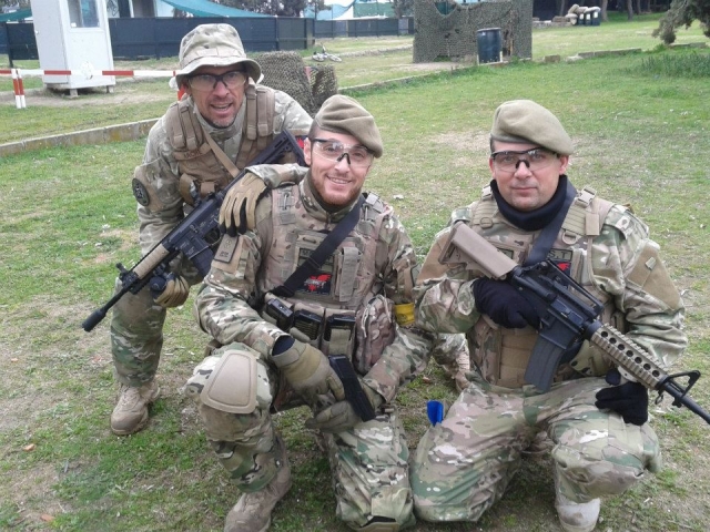  Friends playing softair 