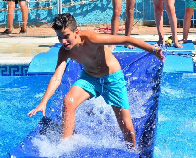 Juegos en la piscina cada día