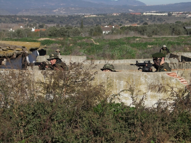 Parapetados tras un muro