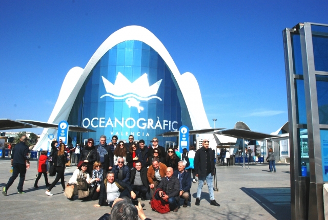 Group visiting the Oceanografic 