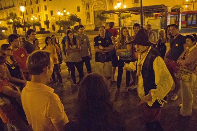 Guided route at night through Valencia 
