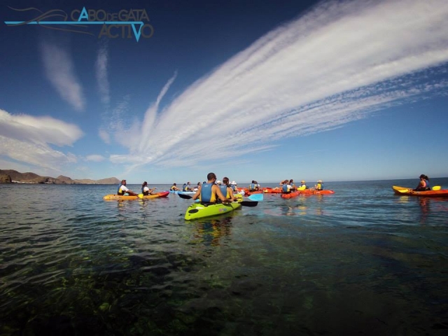 kayak bajo las nubes