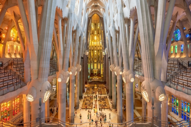  Architettura dell'interno della Sagrada Familia 