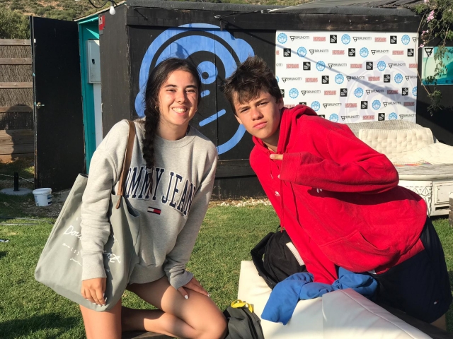 Amigos del campamento de kitesurf