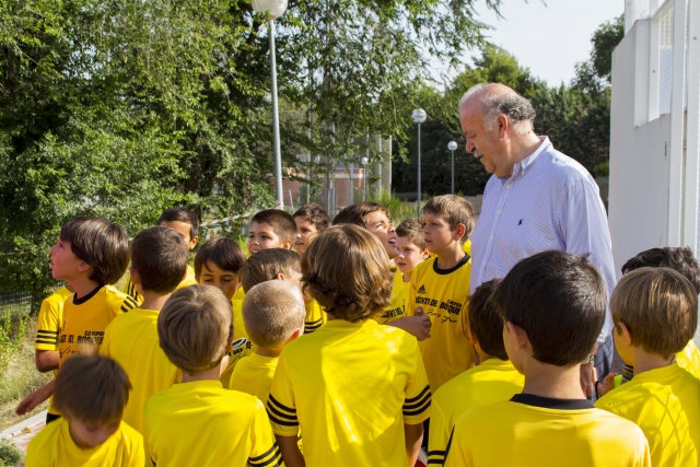  Del Bosque con los jovenes jugadores 